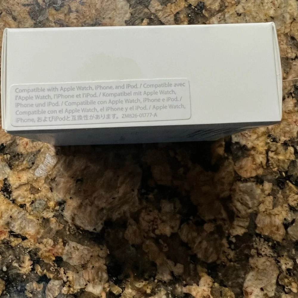 Apple 5W USB Power Adapter - Never opened
